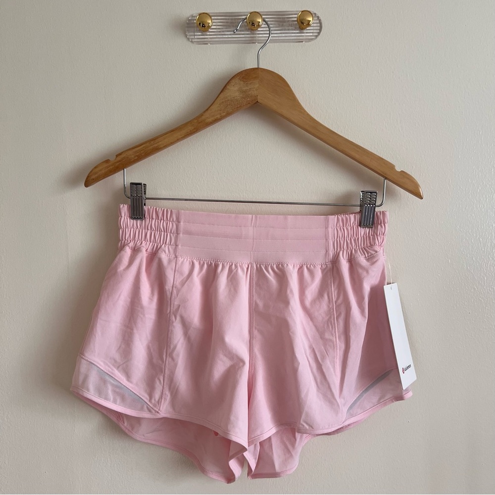 Lululemon Hotty Hot High-Rise Lined Short 2.5"
Strawberry Milkshake
Size 8